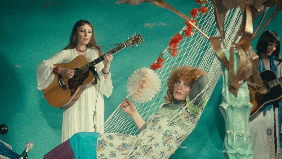 L'une chante, l'autre pas